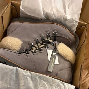 NEW IN BOX Sorel Women's Gray Winter Boots with Shearling Trim